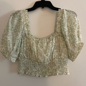 Cropped bubble sleeve green floral top. Size medium. Blu Pepper brand.